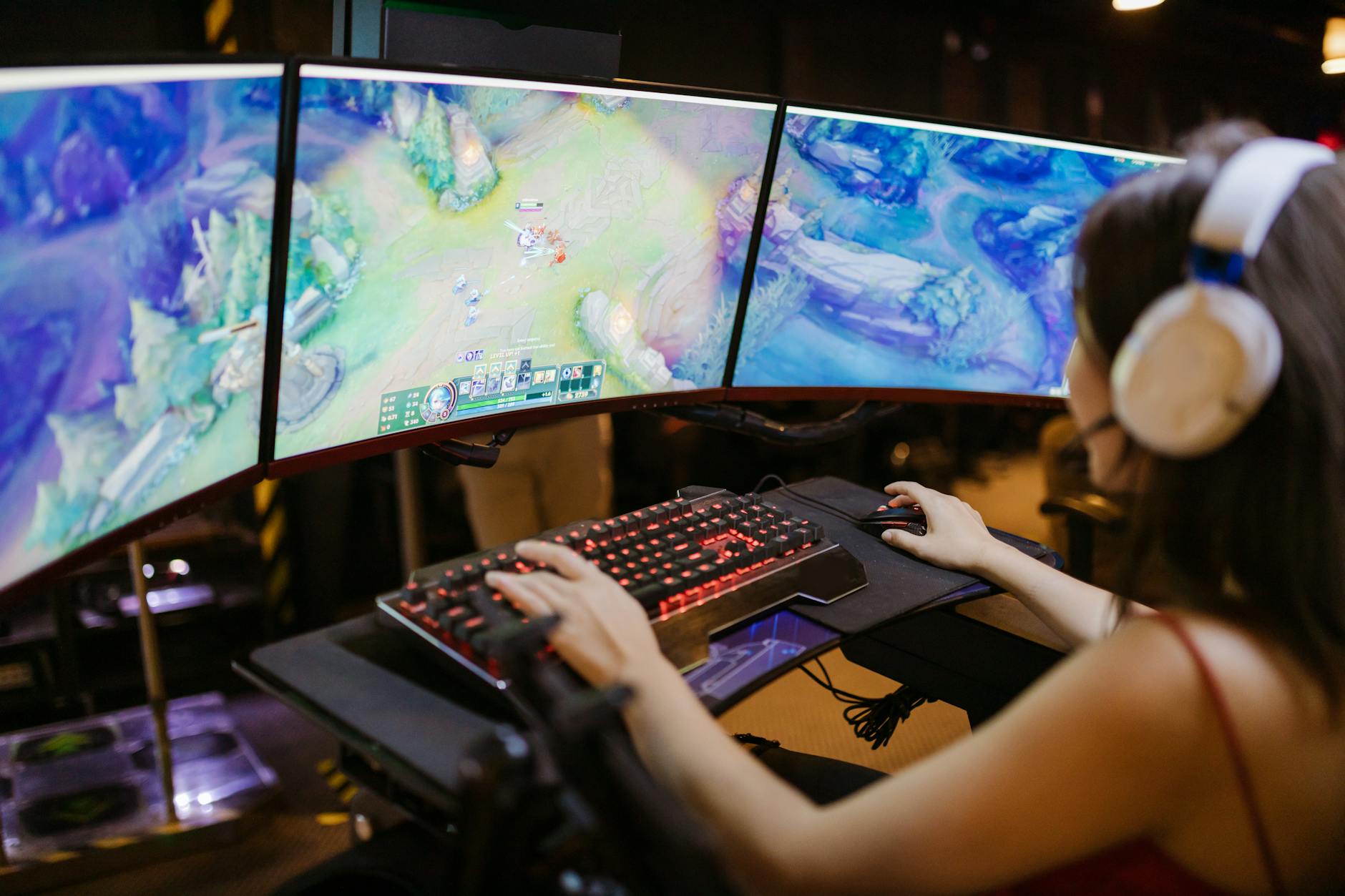 The Rise of Female Esports Gamers: Breaking Through the Gender Barrier